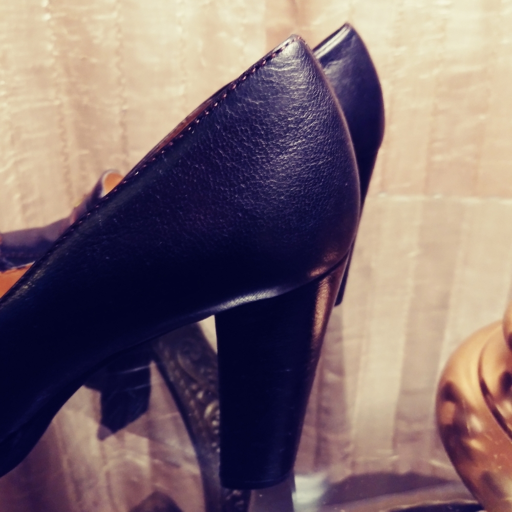 Naturalized Size 4M Black Pumps - Picture 6 of 10
